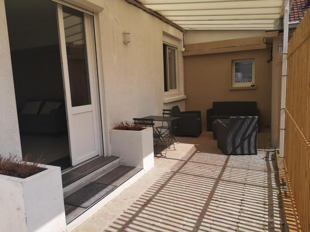 2 Pieces Avec Terrasse Proche Et Commerces Ouistreham